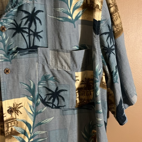100% silk vacation style shirt palm trees. B6 - Picture 2 of 5